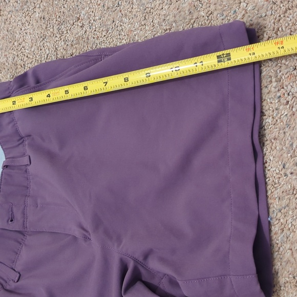 Pair of Under Armour heat gear shorts - Picture 5 of 7